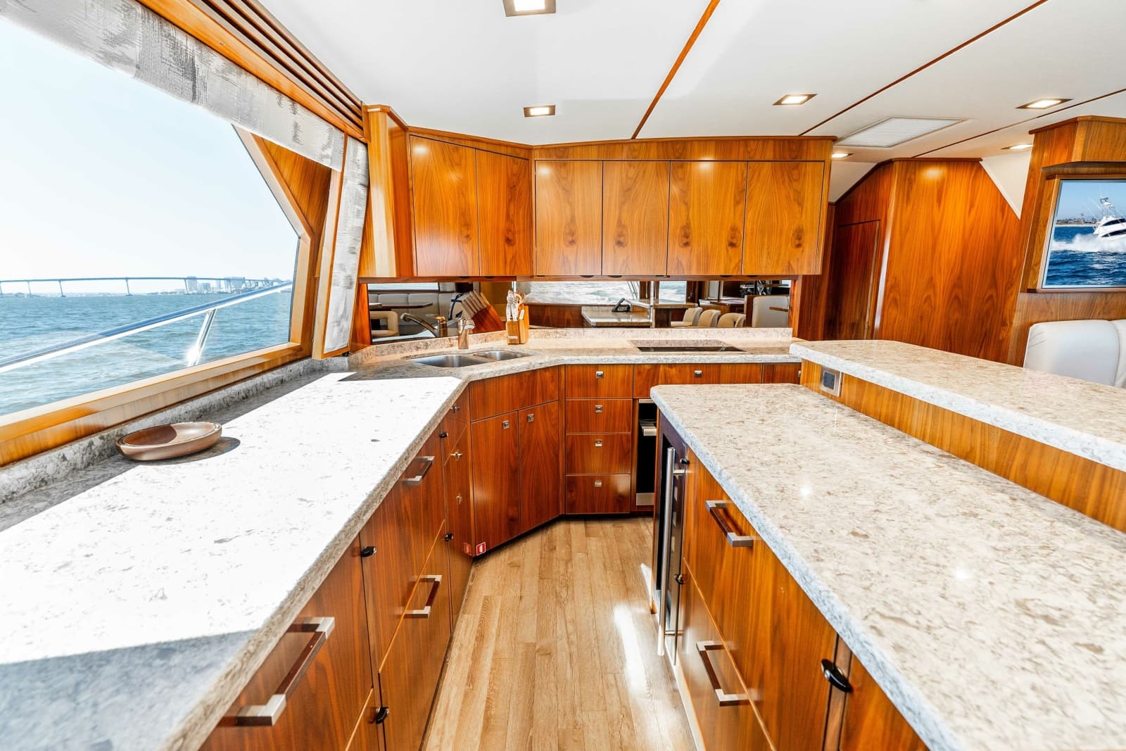 2018 Viking 72 Convertible - Photo 9