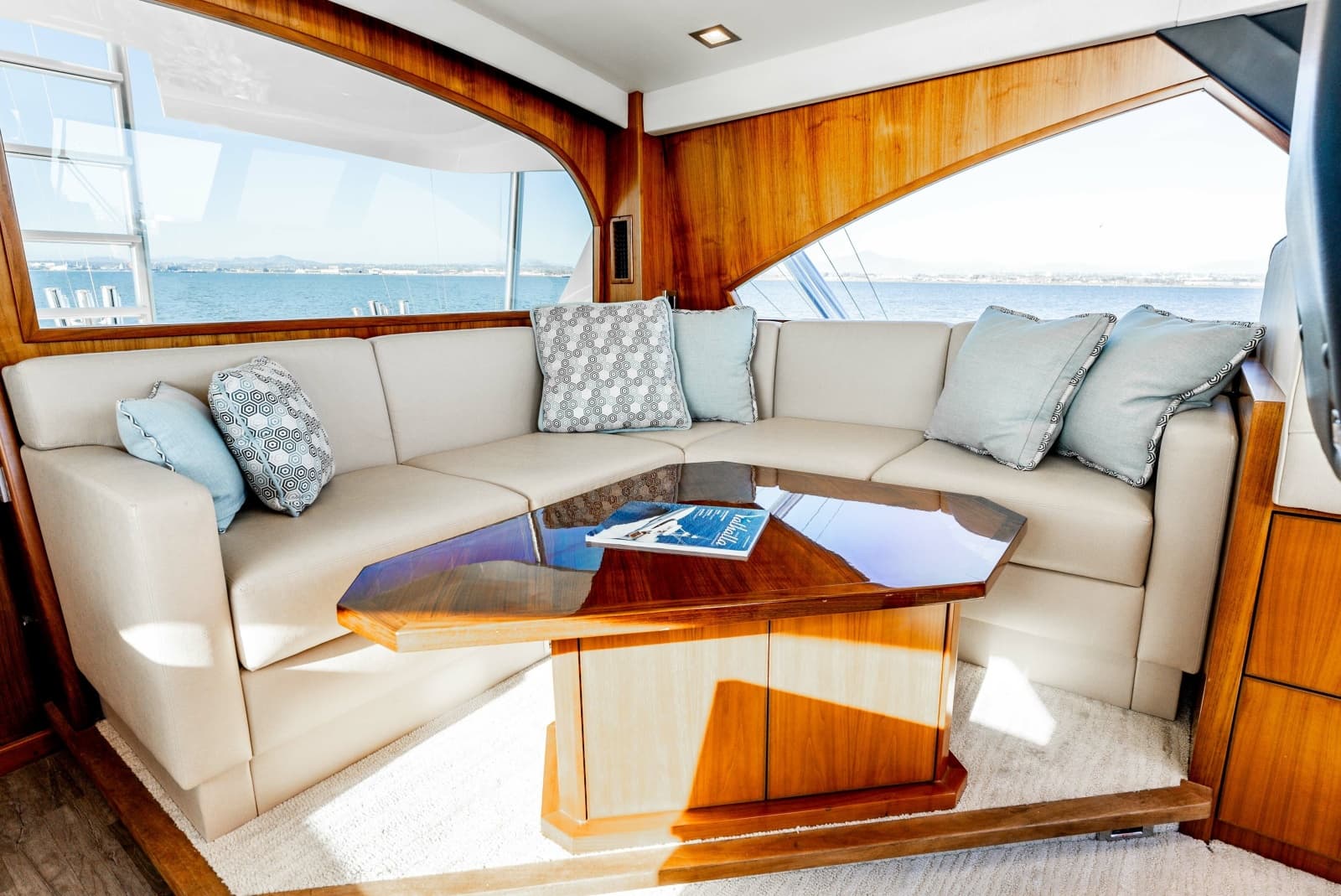 2018 Viking 72 Convertible - Photo 8