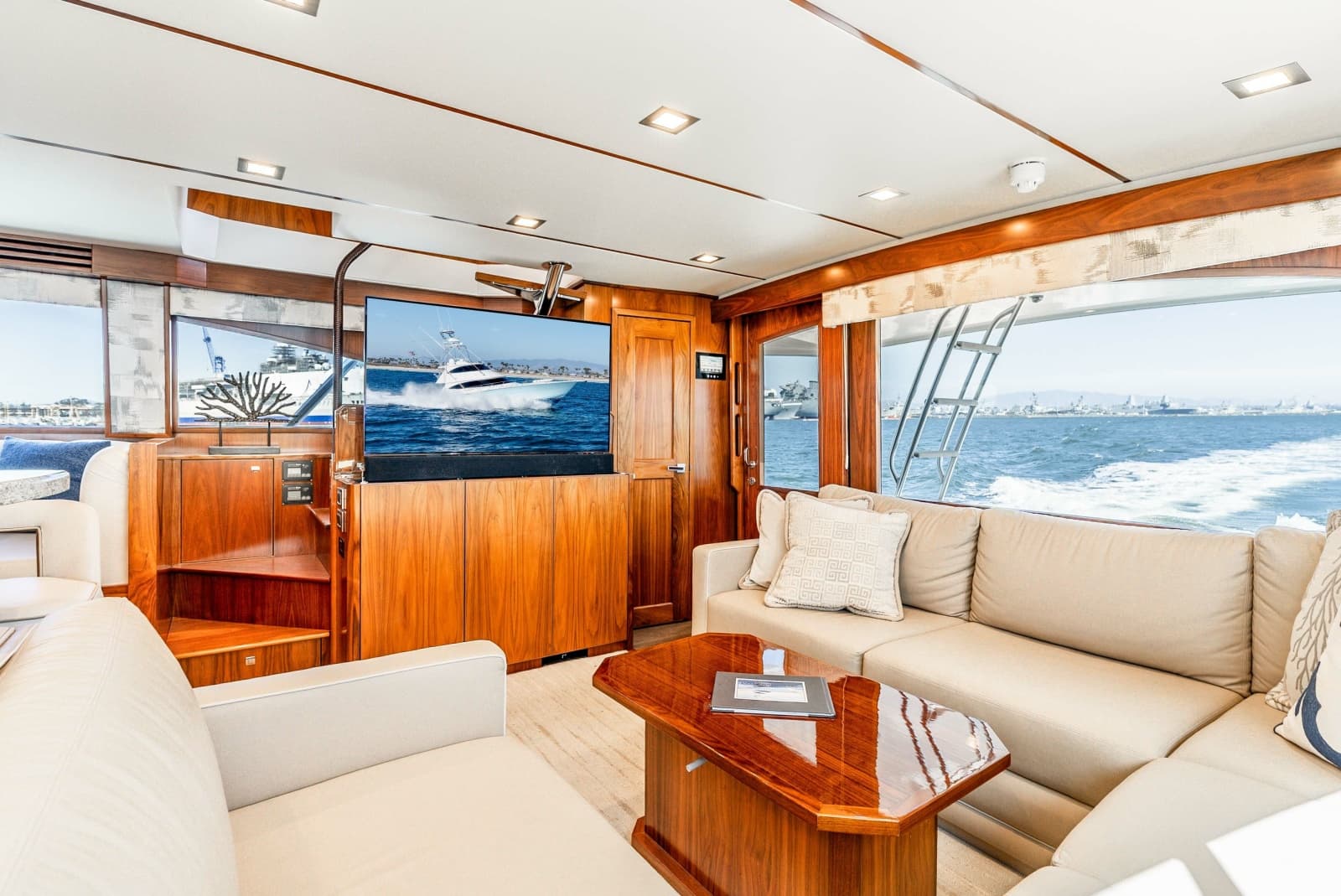 2018 Viking 72 Convertible - Photo 7
