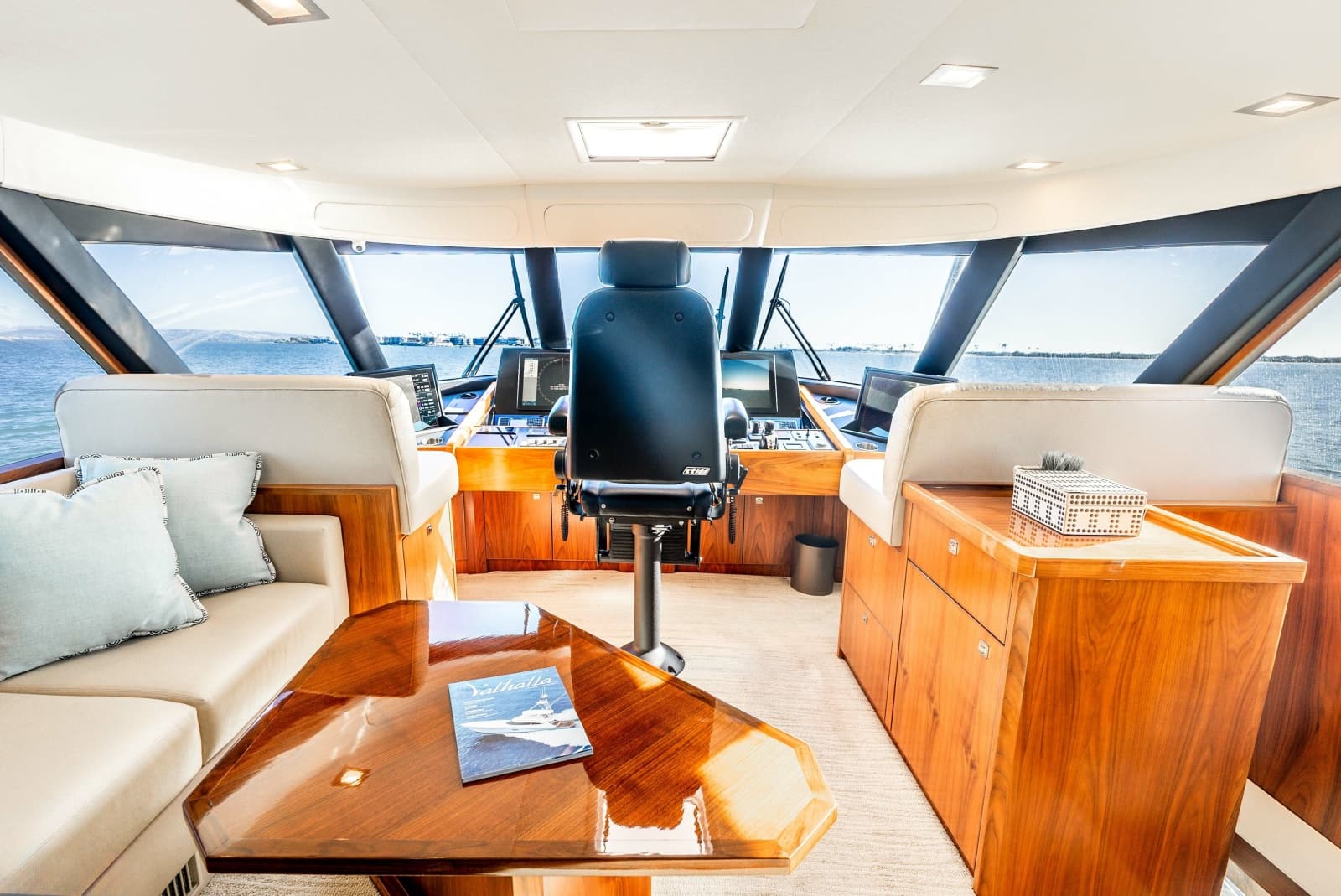 2018 Viking 72 Convertible - Photo 29