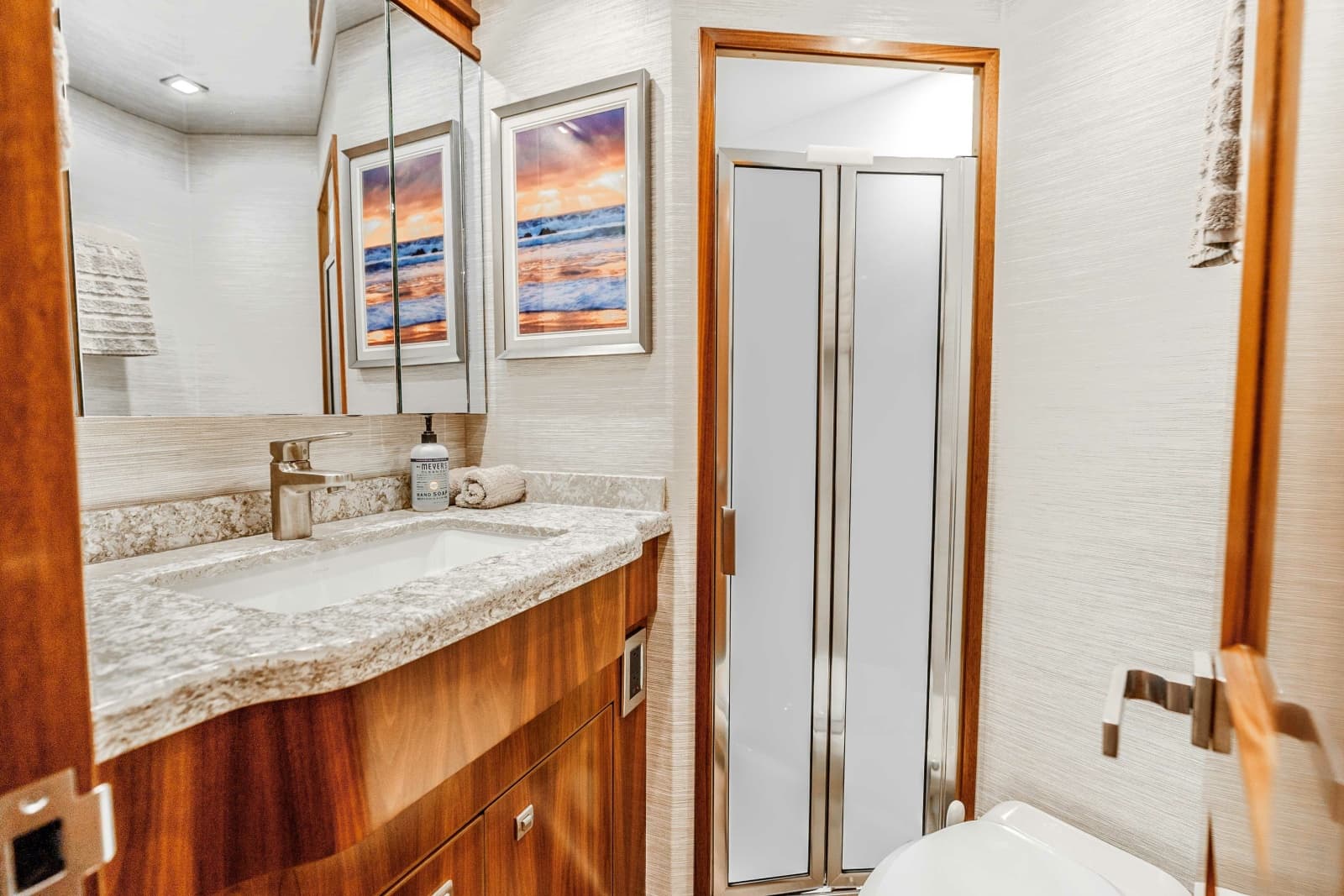 2018 Viking 72 Convertible - Photo 20