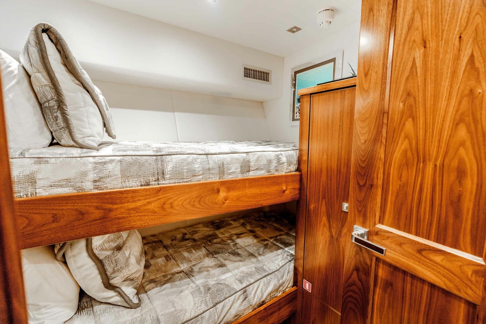 2018 Viking 72 Convertible - Photo 22