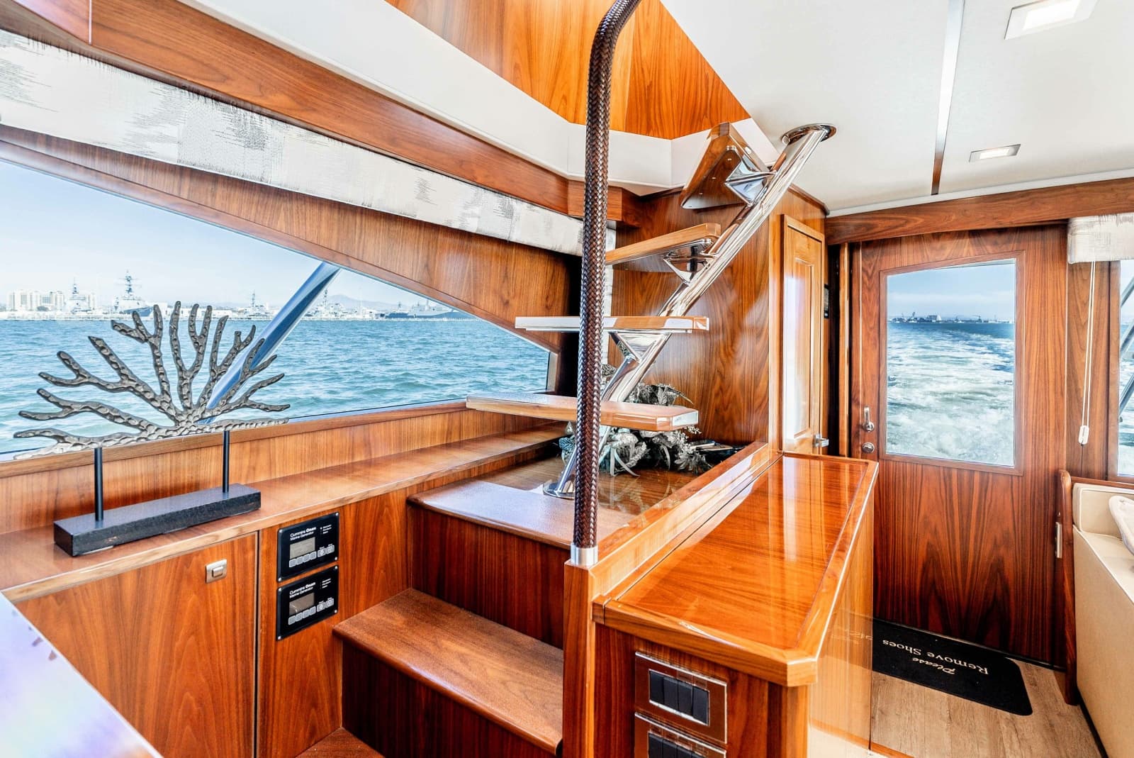 2018 Viking 72 Convertible - Photo 28