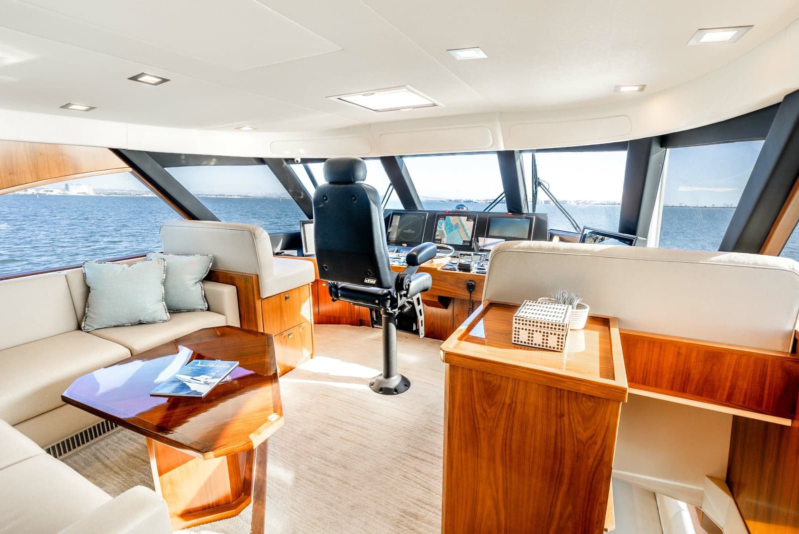 2018 Viking 72 Convertible - Photo 30