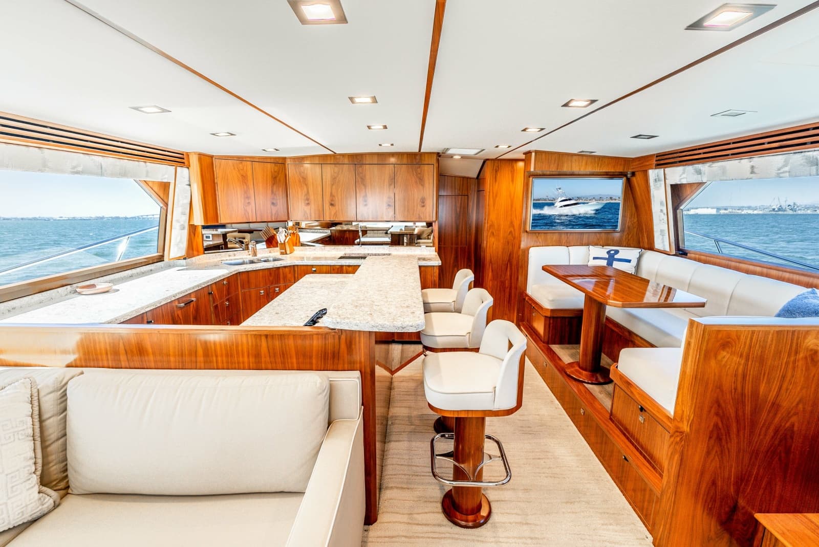 2018 Viking 72 Convertible - Photo 6