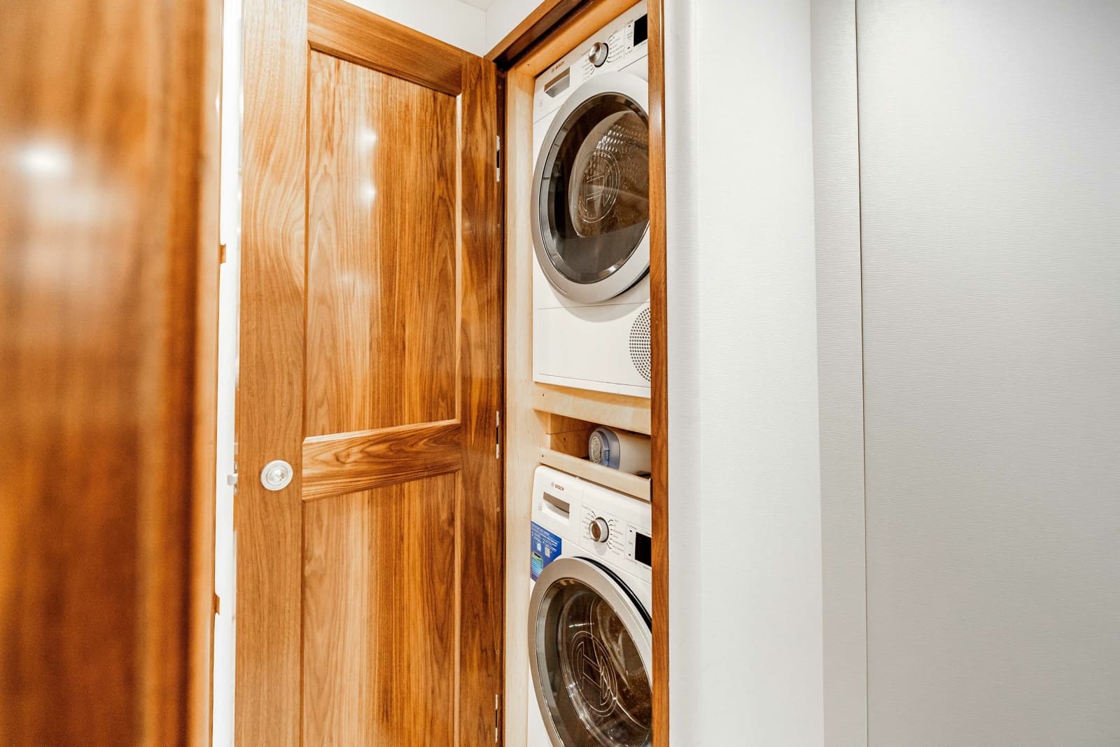2018 Viking 72 Convertible - Photo 27