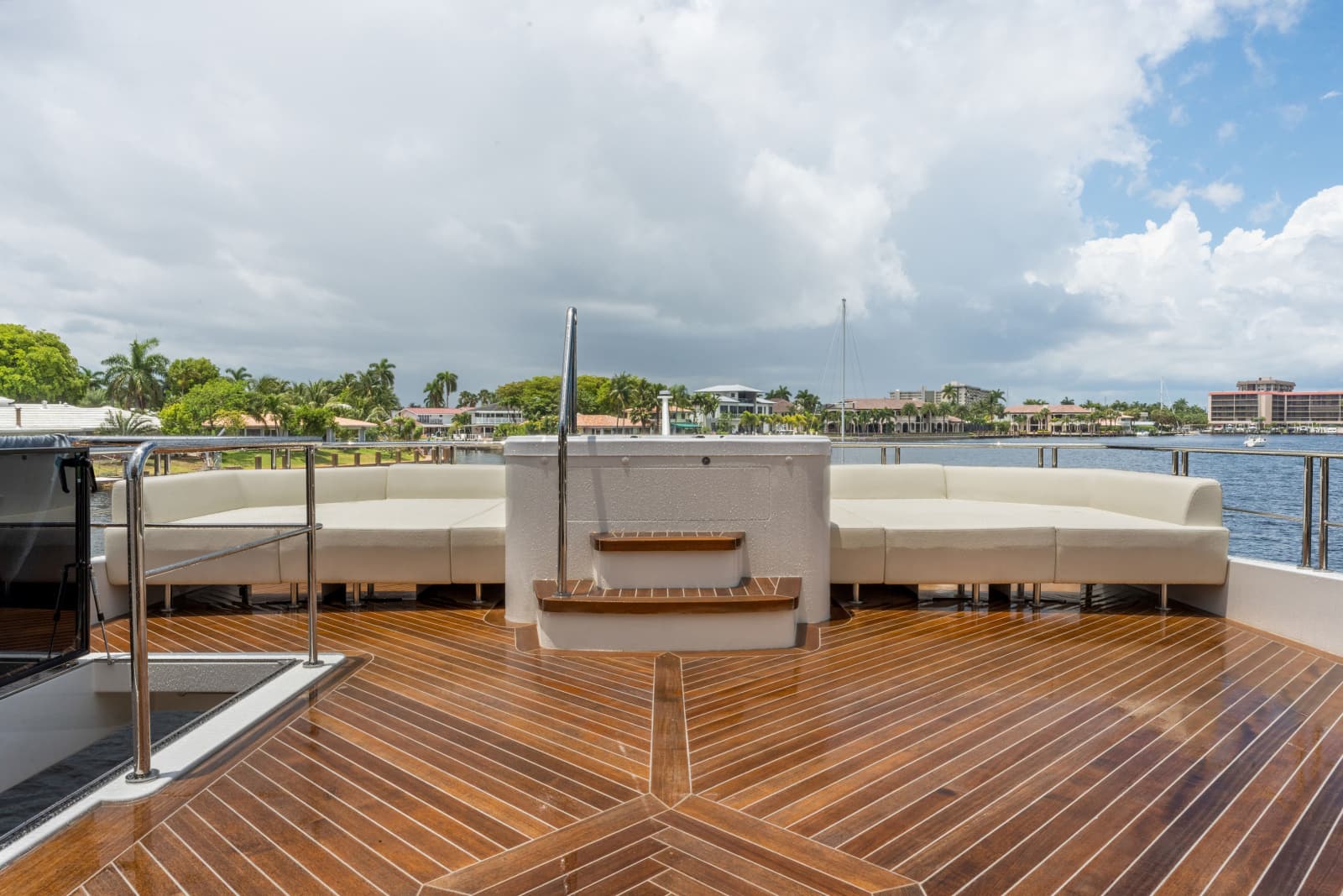 2023 Ocean Alexander 27R - Photo 47