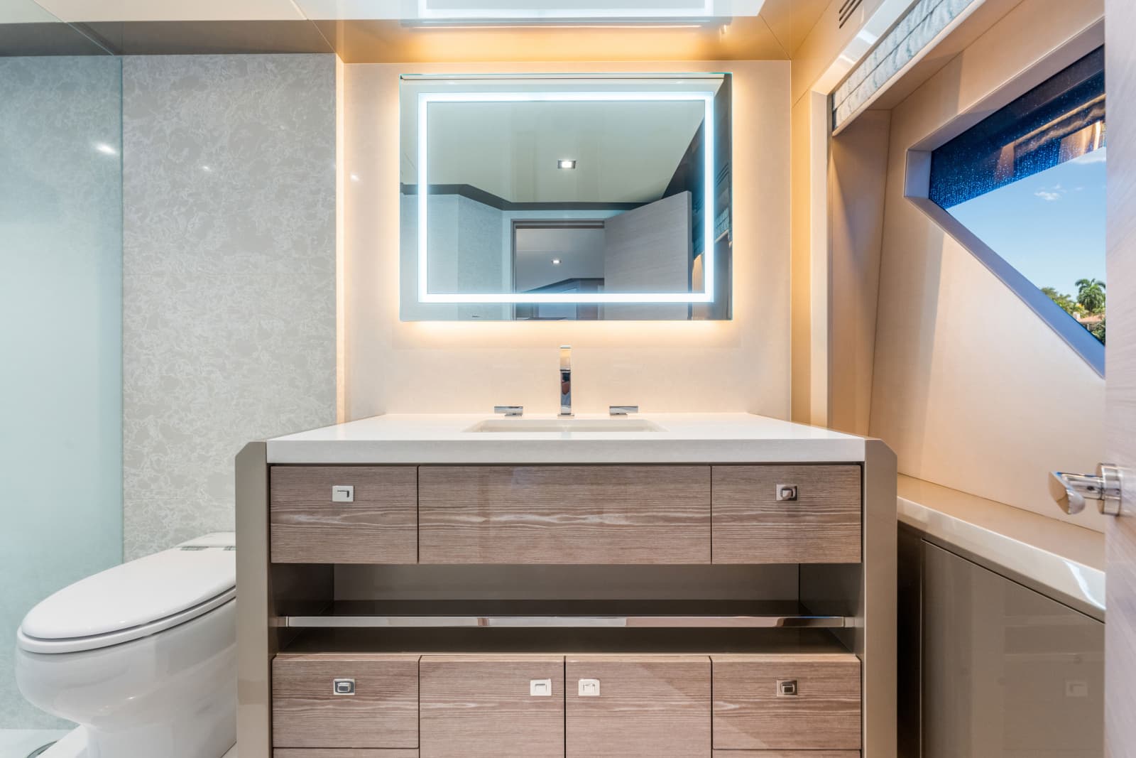 2023 Ocean Alexander 27R - Photo 21