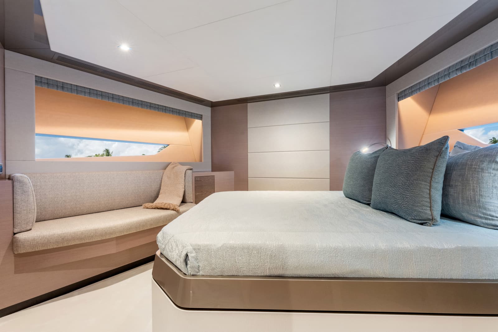 2023 Ocean Alexander 27R - Photo 10