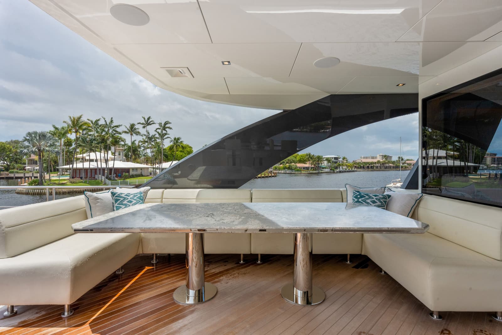 2023 Ocean Alexander 27R - Photo 51