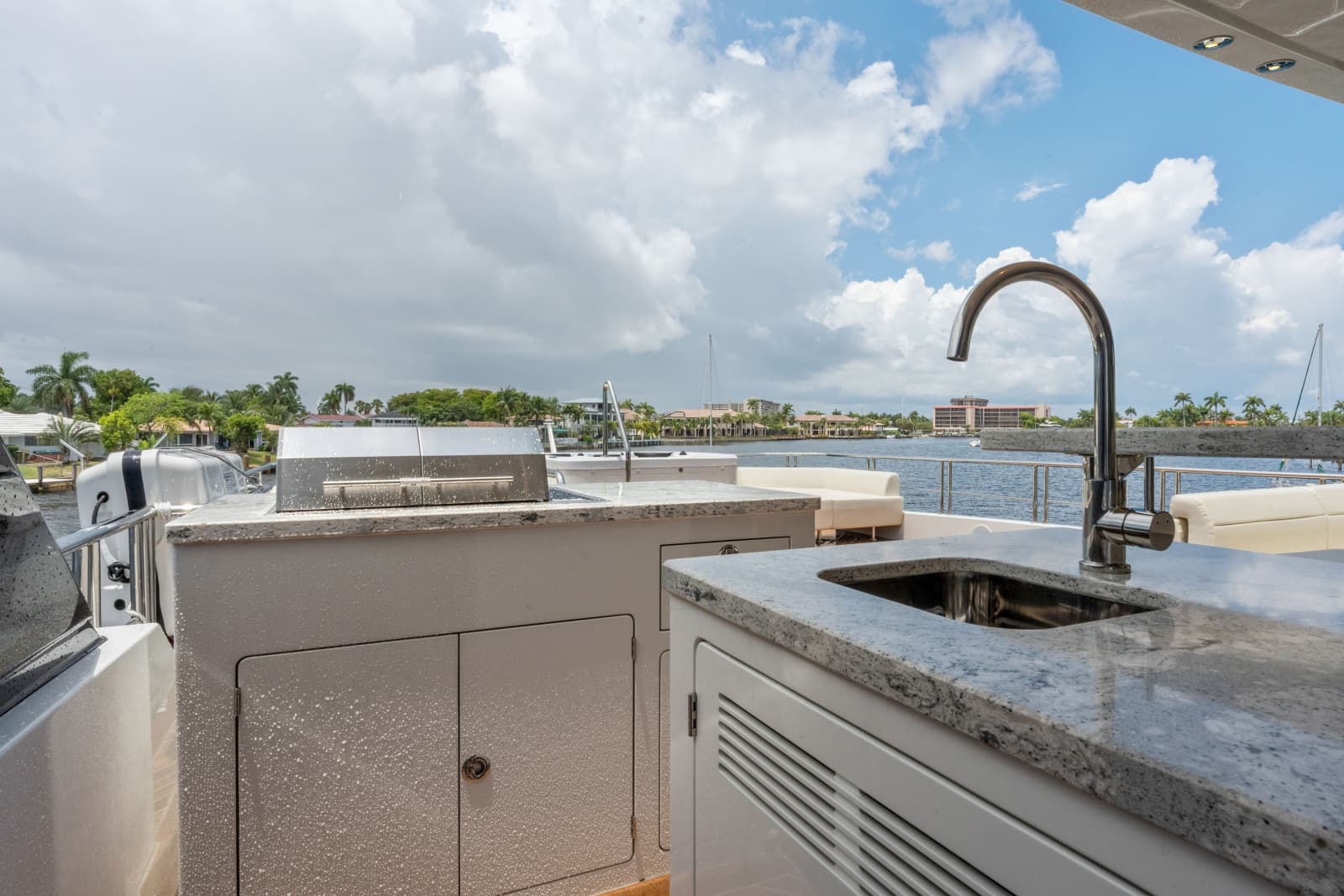 2023 Ocean Alexander 27R - Photo 49