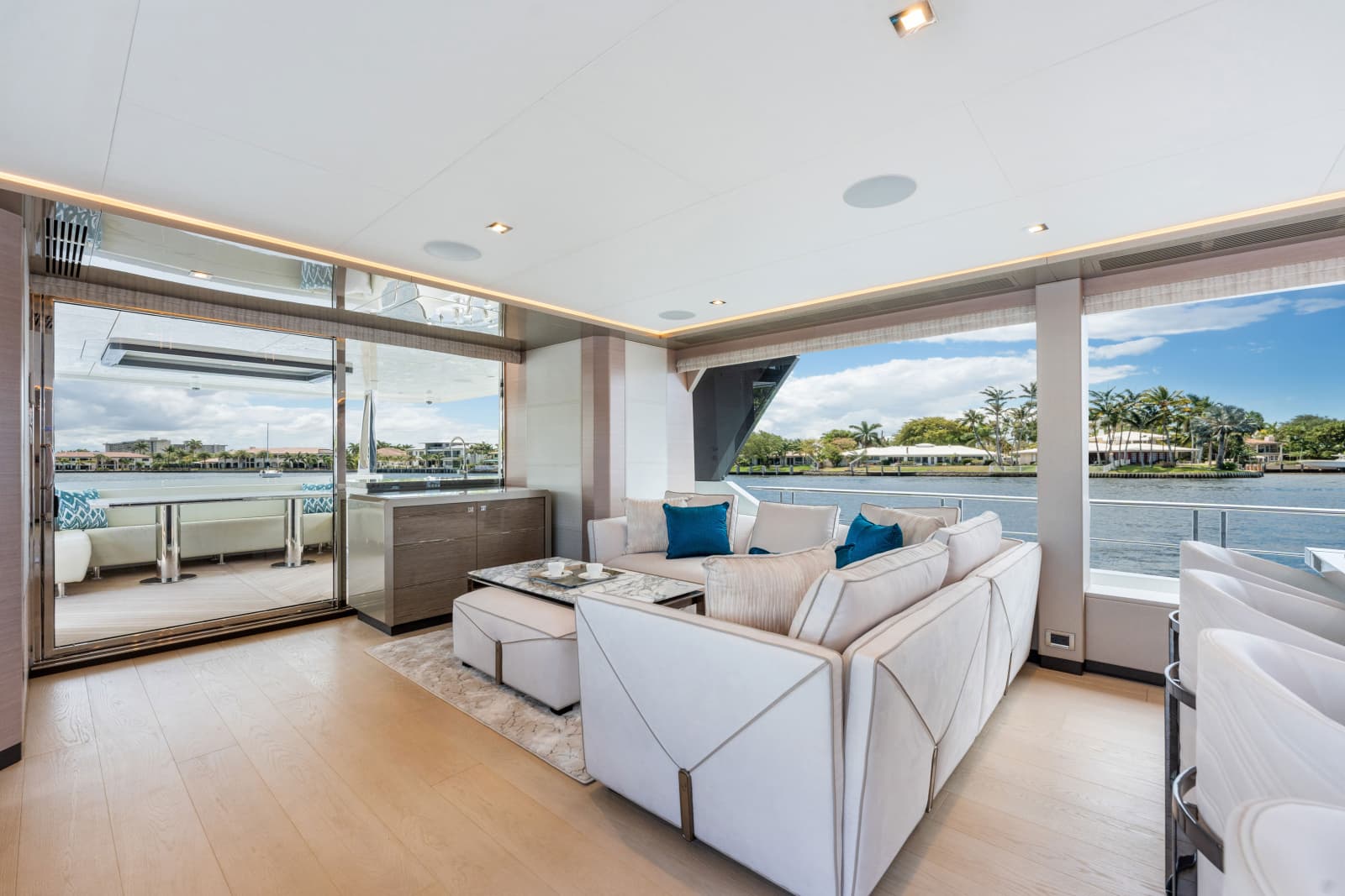 2023 Ocean Alexander 27R - Photo 35