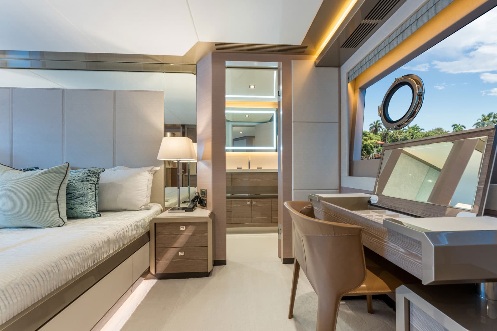 2023 Ocean Alexander 27R - Photo 20