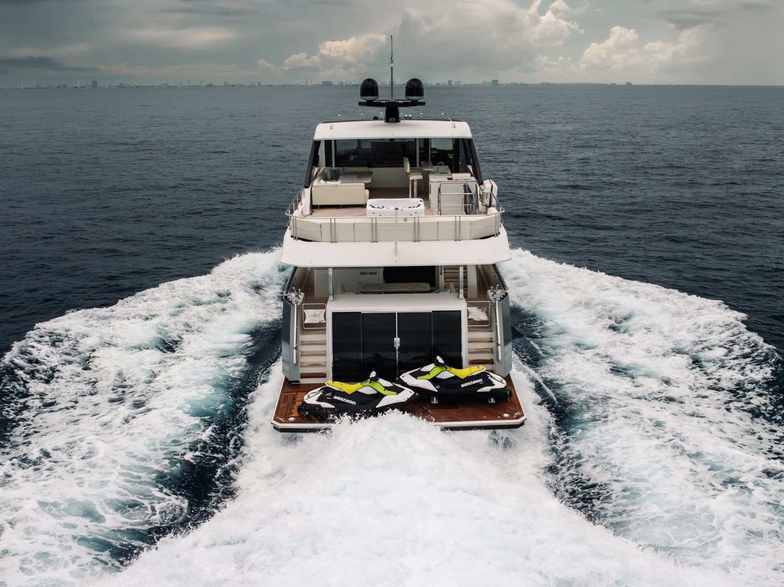 2023 Ocean Alexander 27R - Photo 8