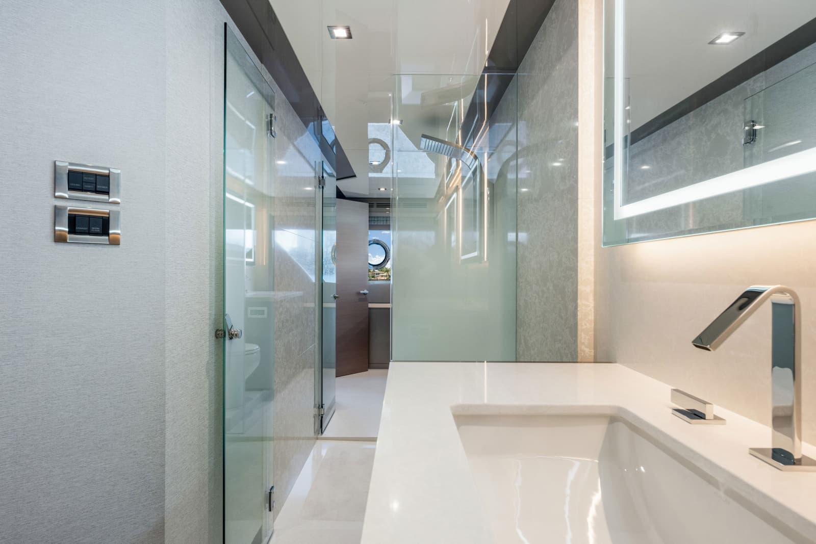 2023 Ocean Alexander 27R - Photo 23