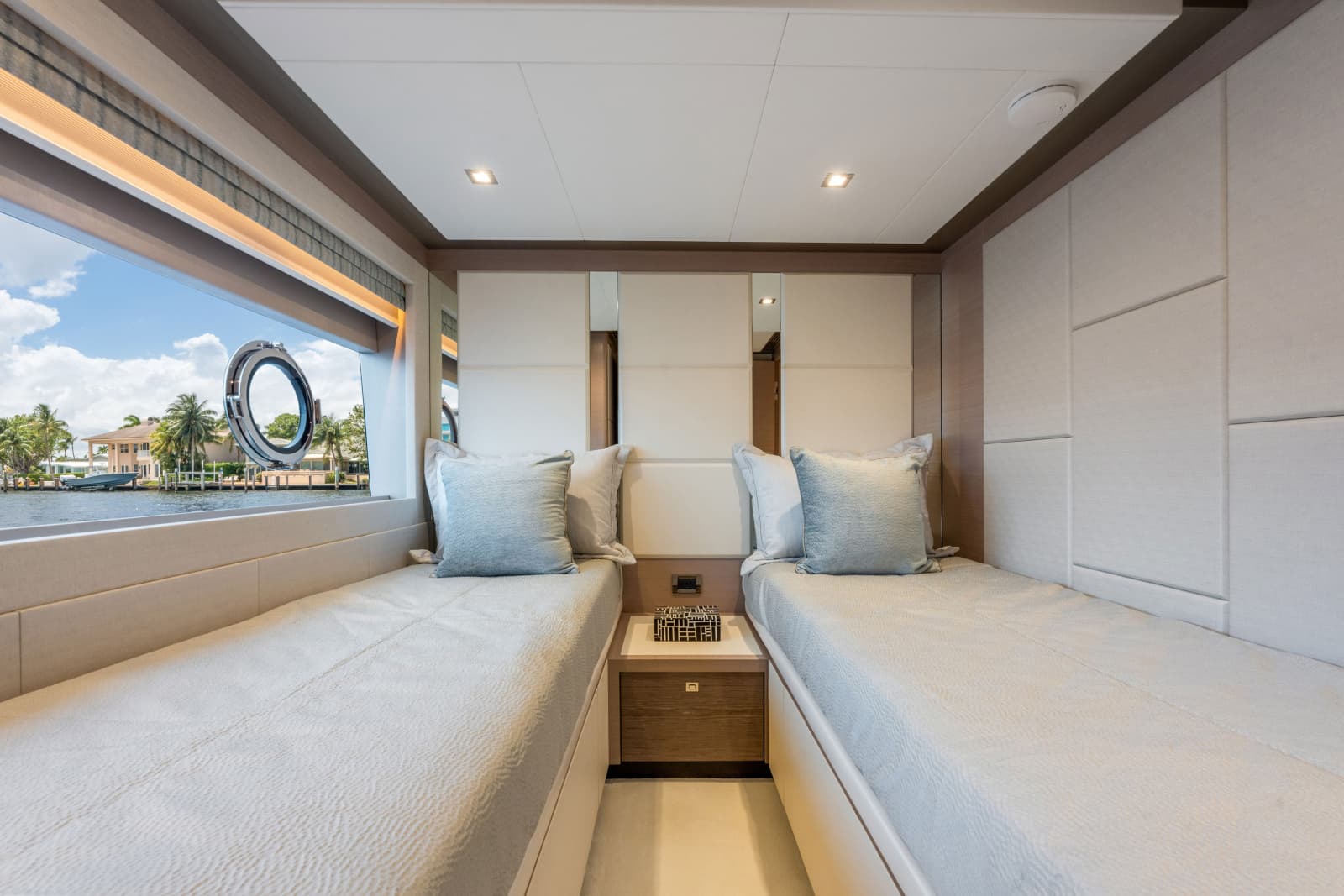 2023 Ocean Alexander 27R - Photo 14