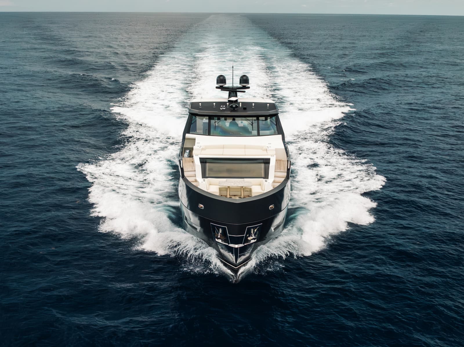 2023 Ocean Alexander 27R - Photo 3