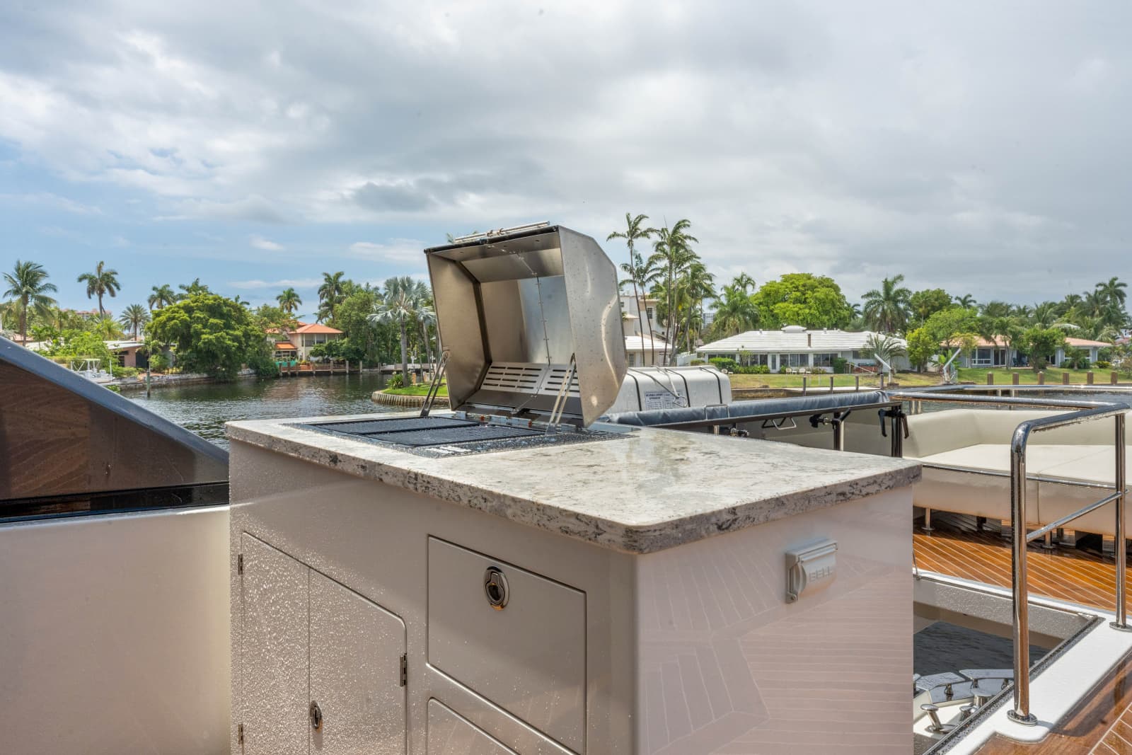 2023 Ocean Alexander 27R - Photo 48
