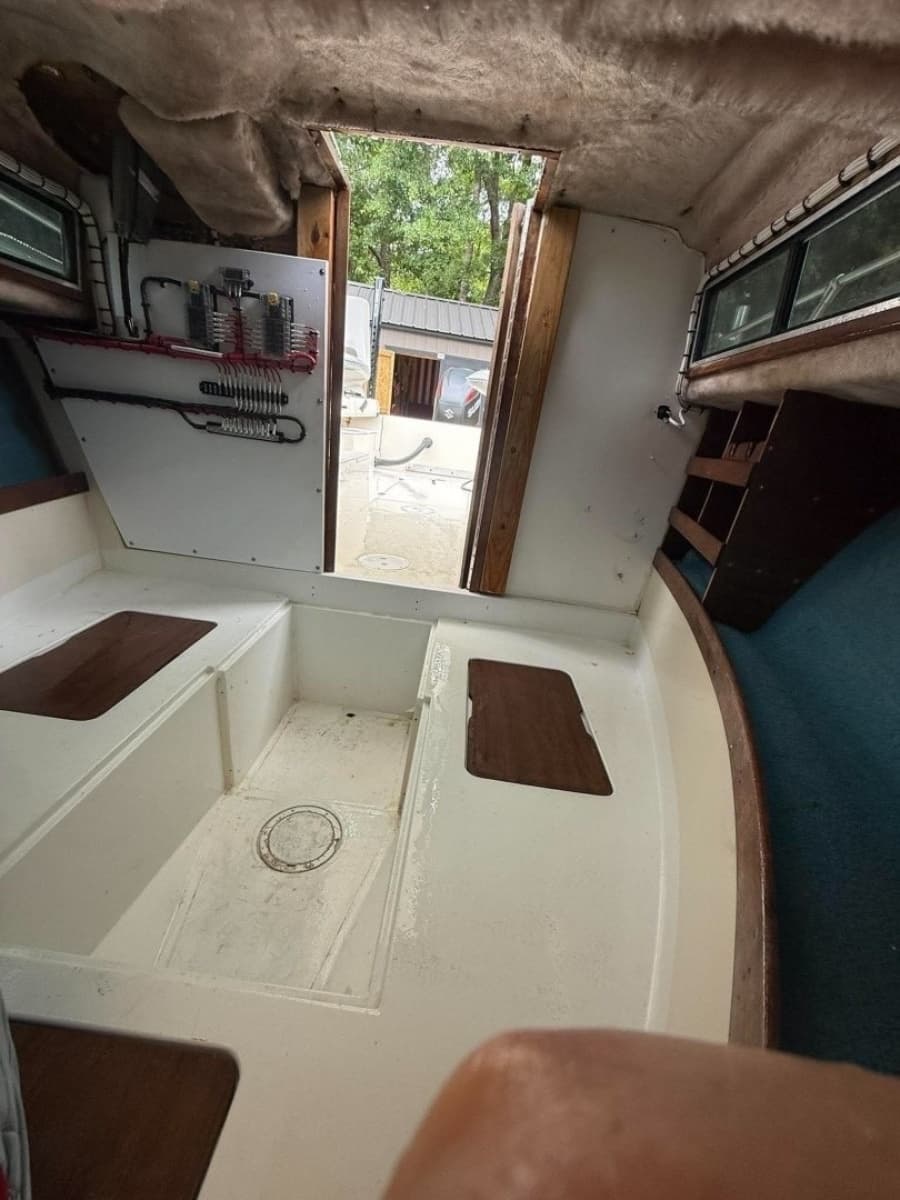 1981 Grady-White 220 Bimini - Photo 11