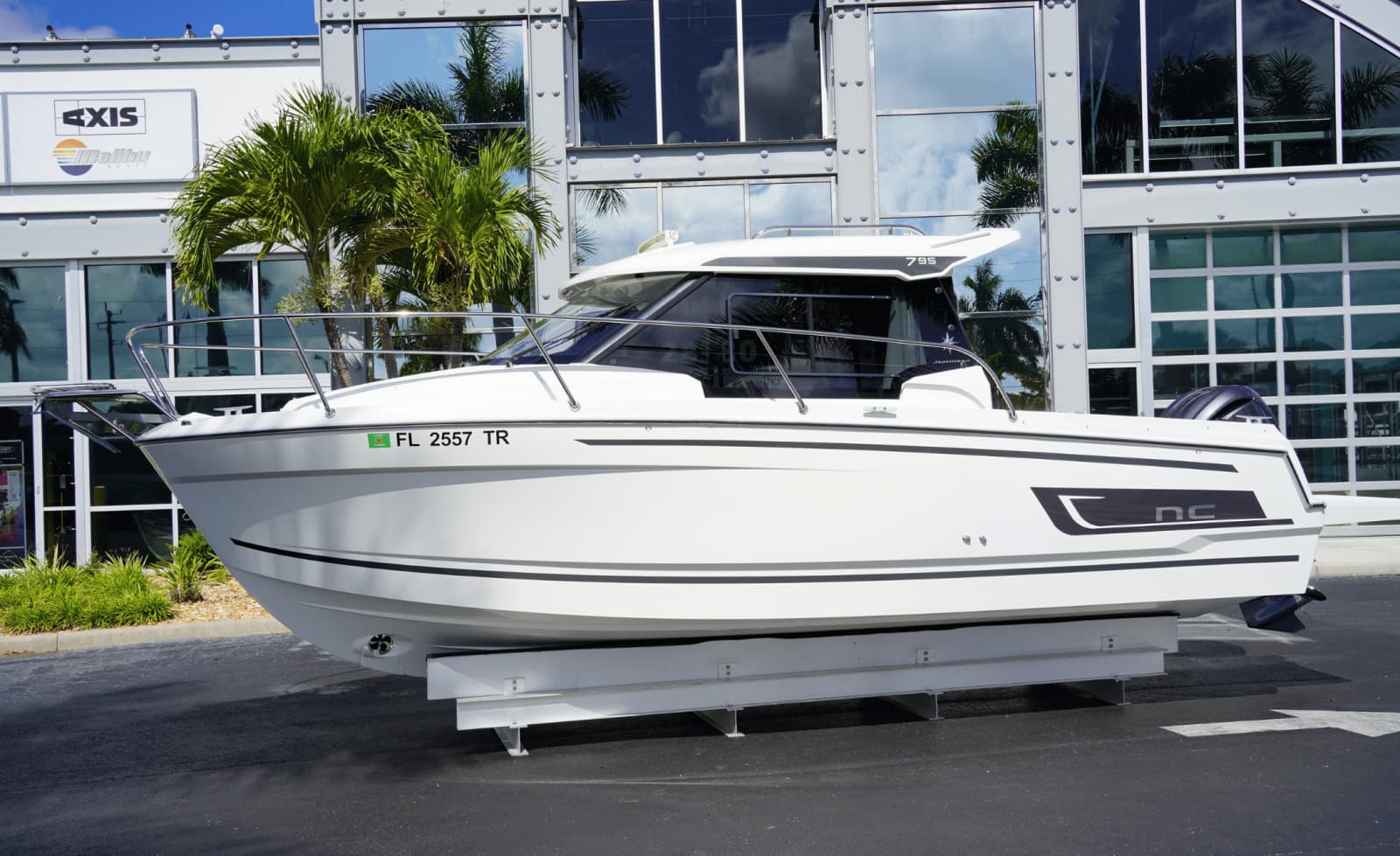 2023 Jeanneau NC 795 S2 - Photo 1