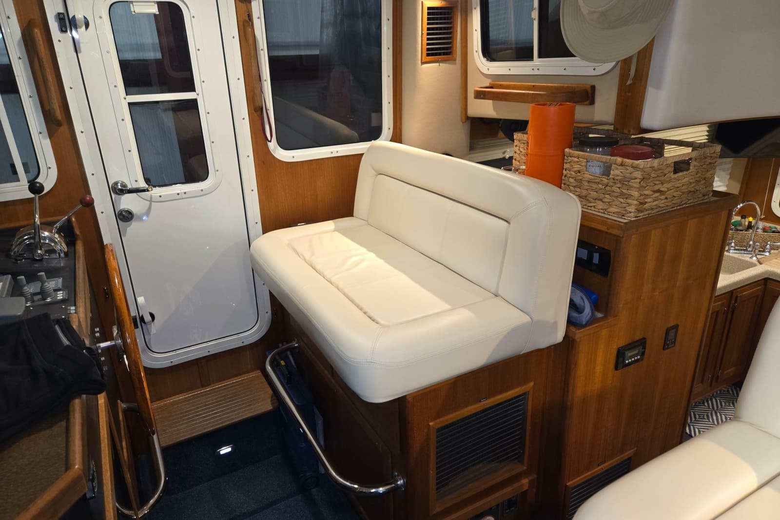 2006 American Tug 34 Pilothouse Trawler - Photo 11