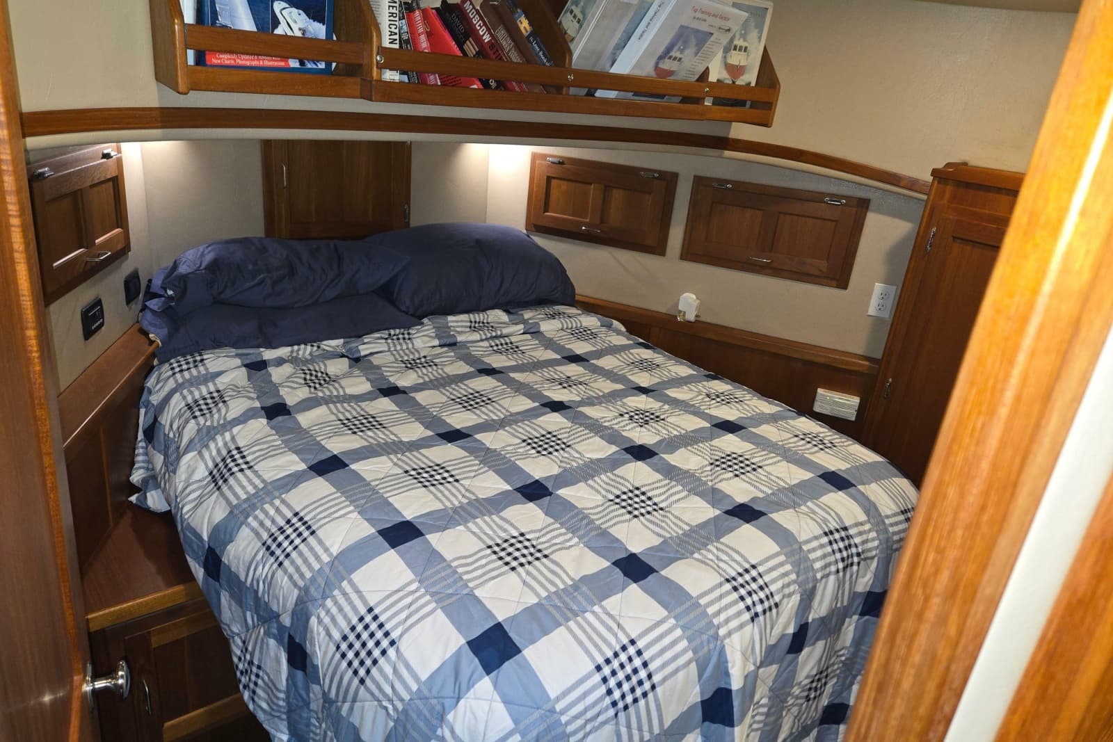 2006 American Tug 34 Pilothouse Trawler - Photo 6