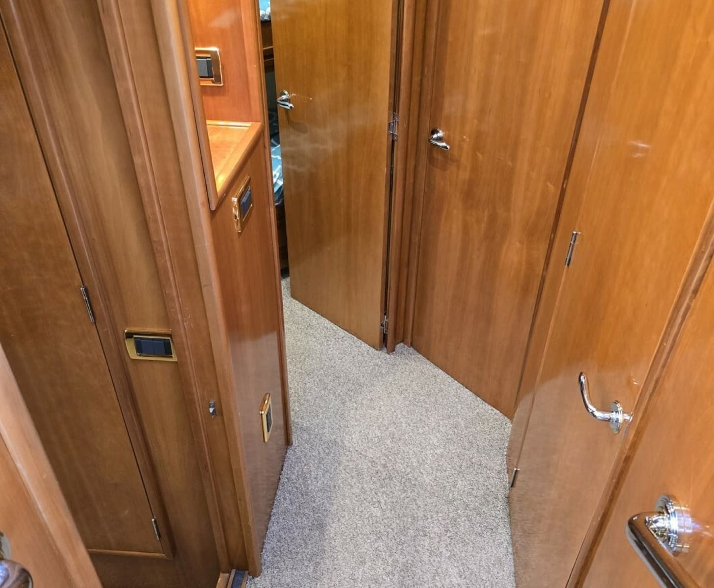 2001 Carver 570 Voyager Pilothouse - Photo 31