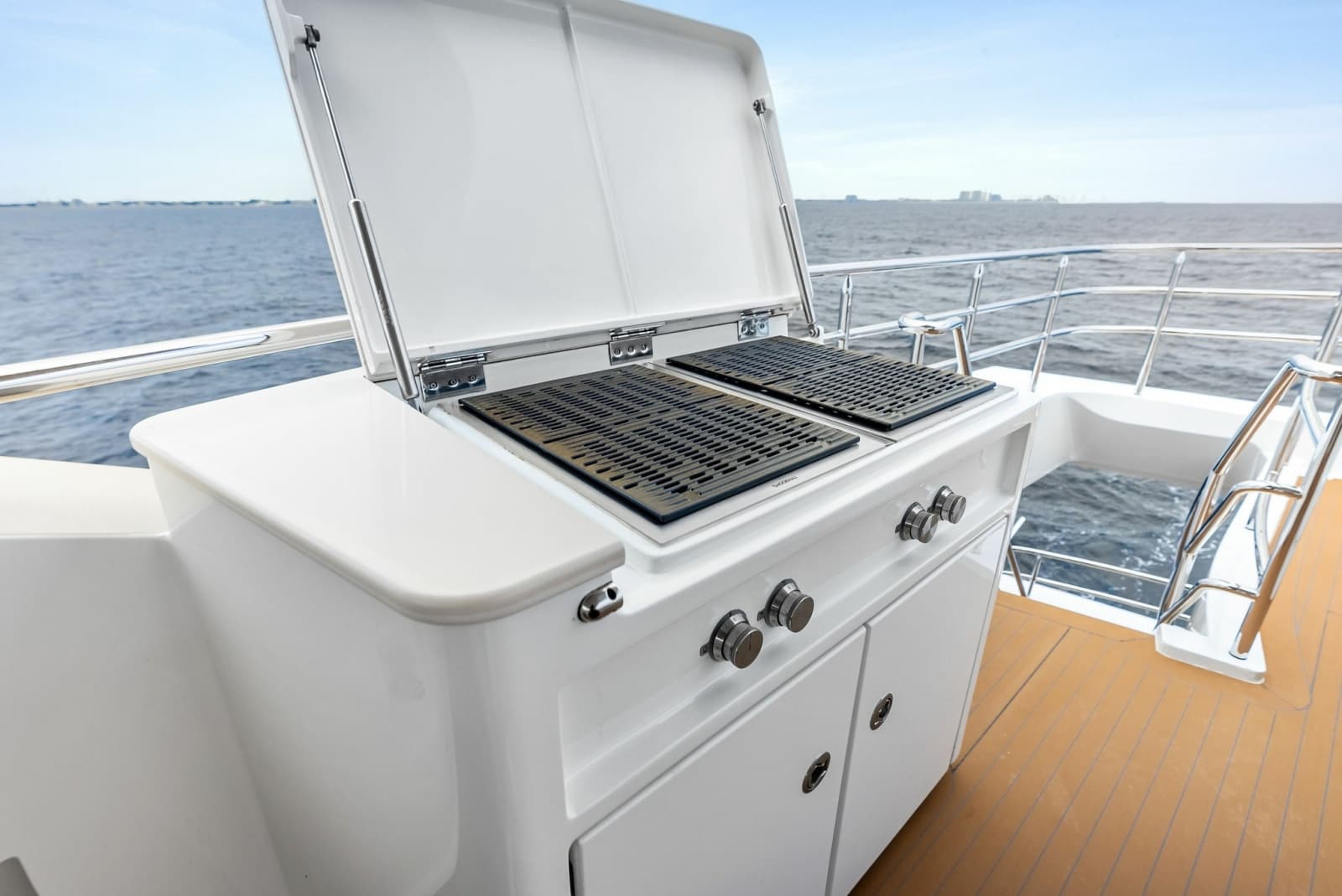 2017 Burger Explorer Cockpit Motor Yacht - Photo 10