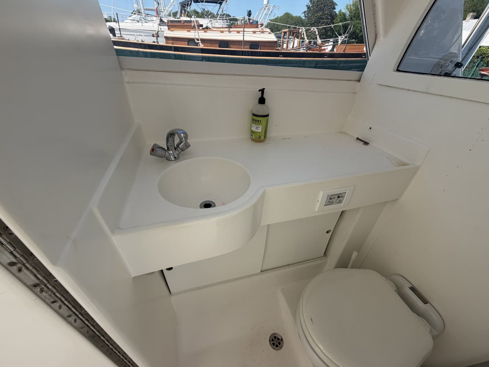 1977 Bertram 31 Flybridge - Photo 32