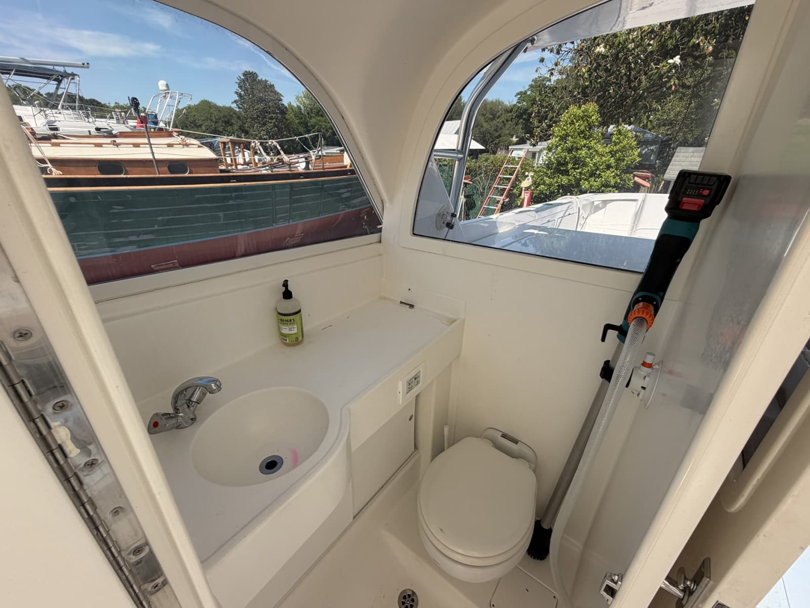 1977 Bertram 31 Flybridge - Photo 33
