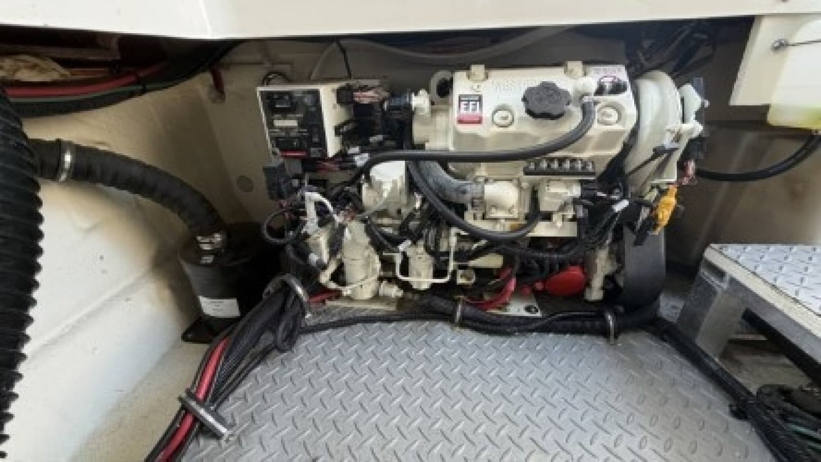 2021 Sea Ray Sundancer 320 Outboard - Photo 31