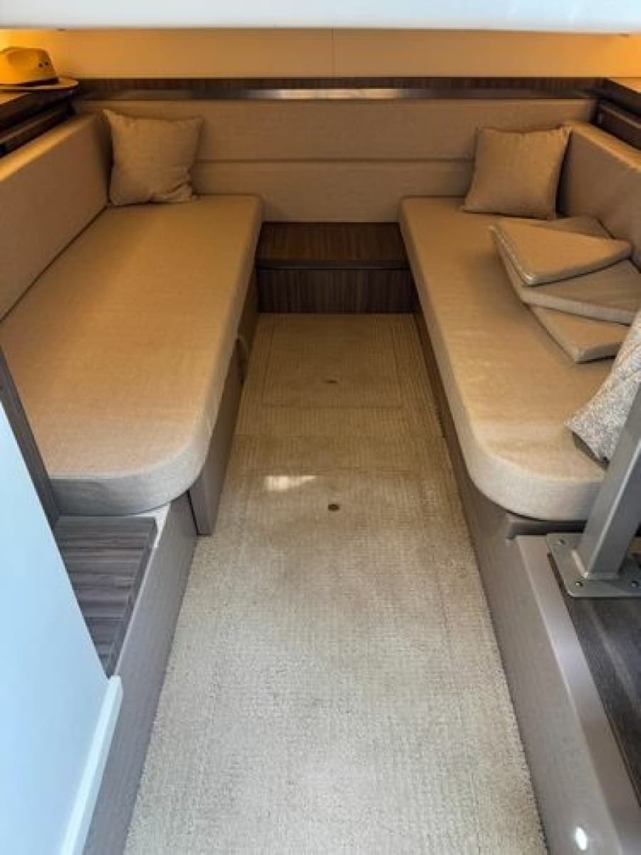 2021 Sea Ray Sundancer 320 Outboard - Photo 25
