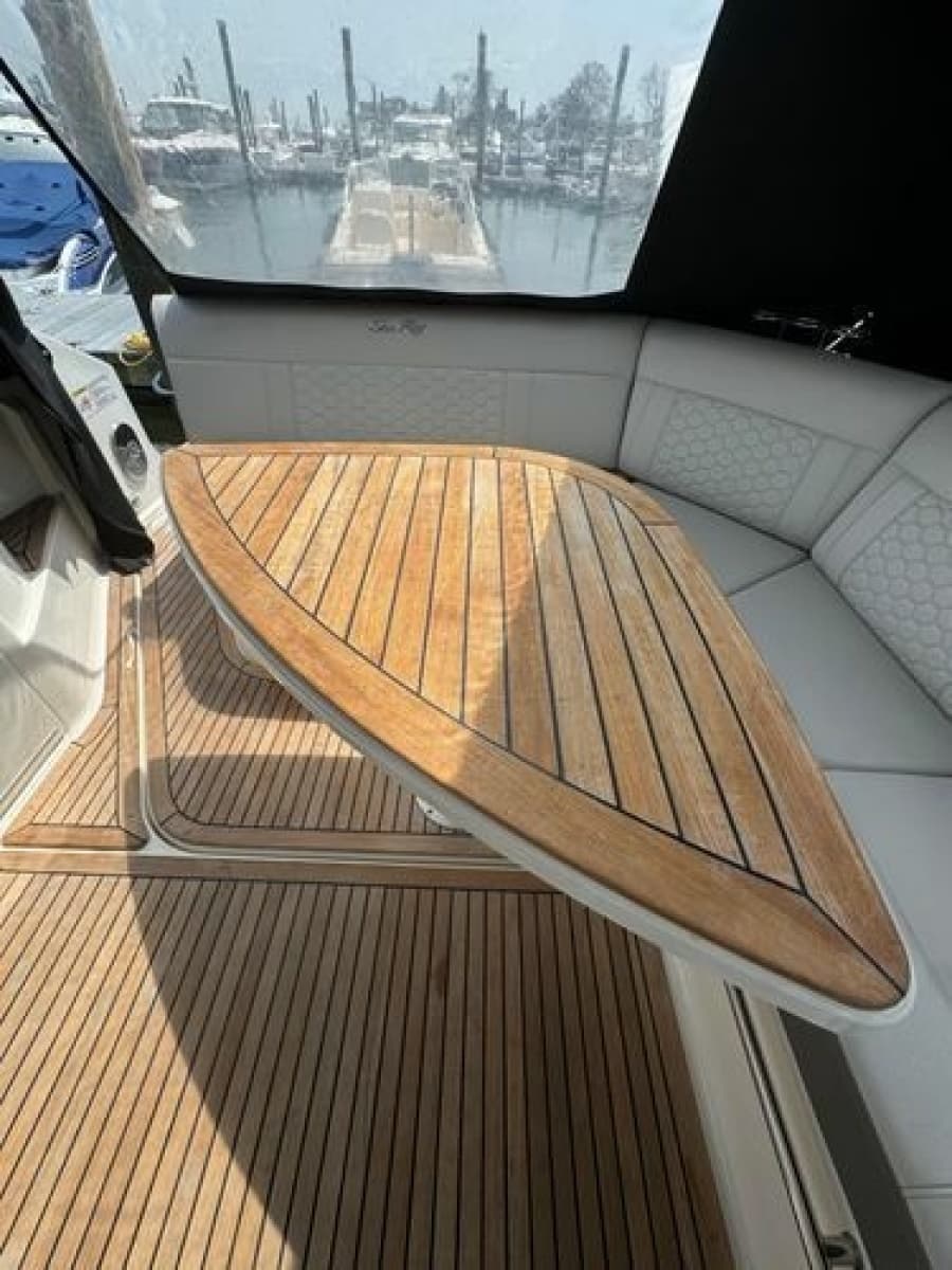 2021 Sea Ray Sundancer 320 Outboard - Photo 8