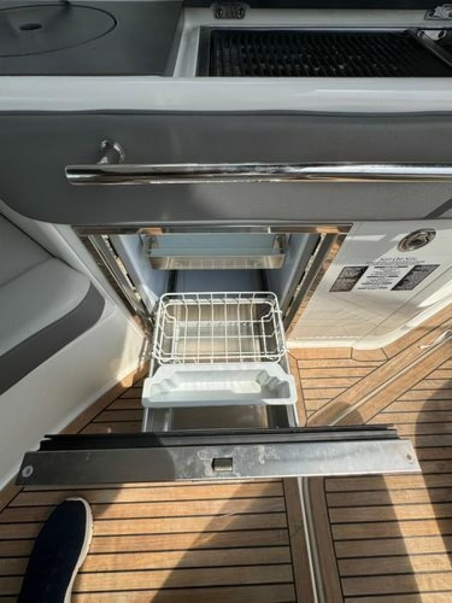 2021 Sea Ray Sundancer 320 Outboard - Photo 12
