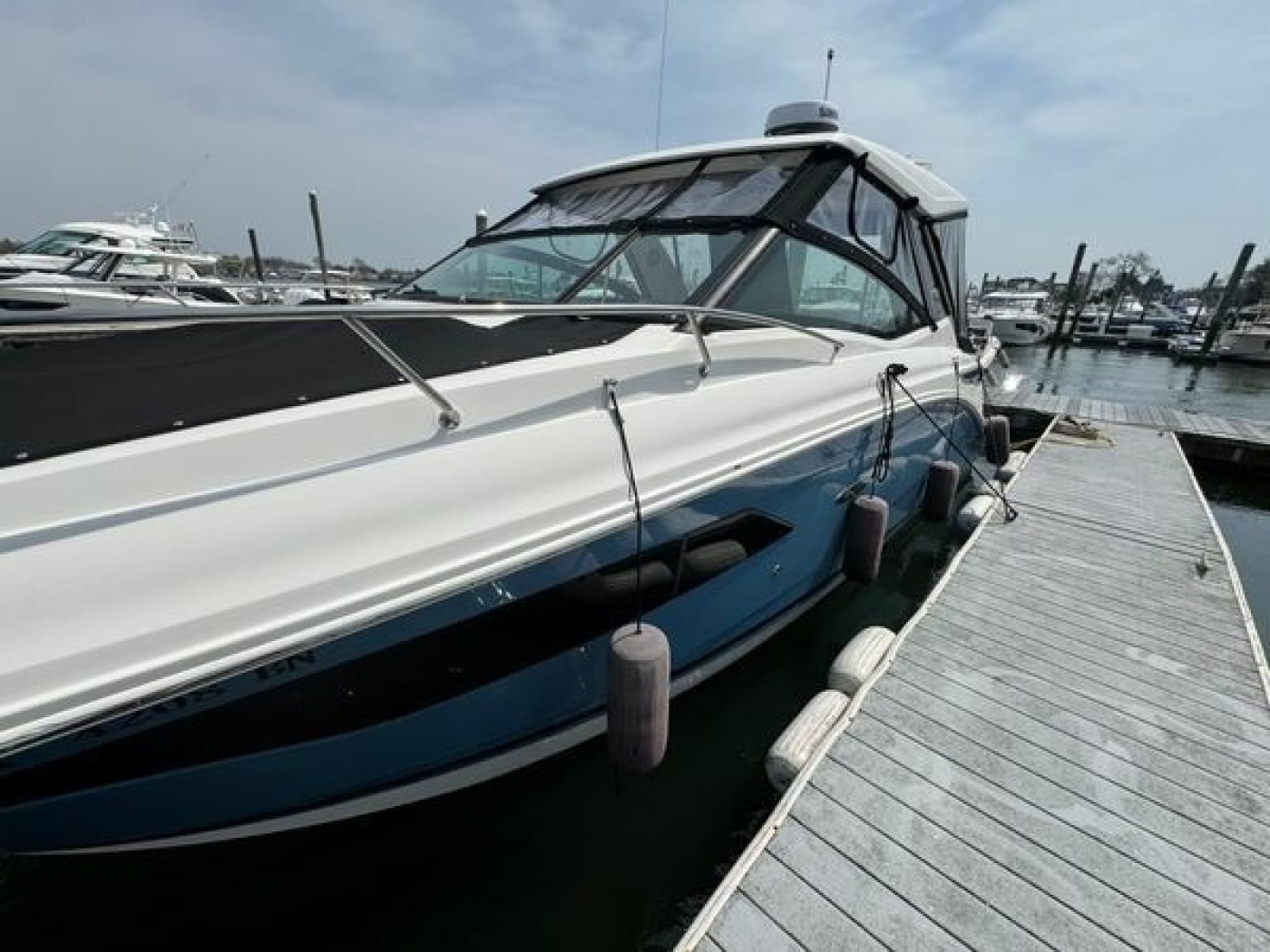 2021 Sea Ray Sundancer 320 Outboard - Photo 3