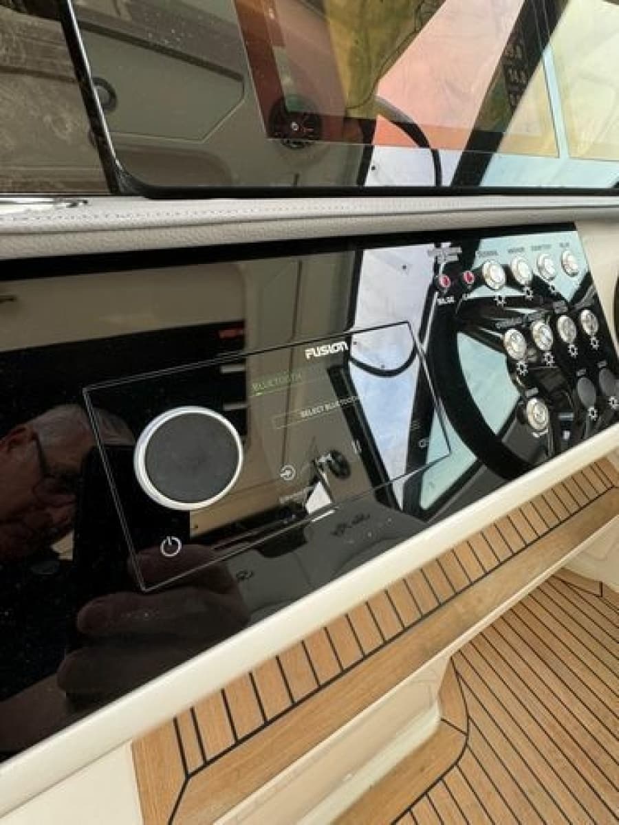 2021 Sea Ray Sundancer 320 Outboard - Photo 19