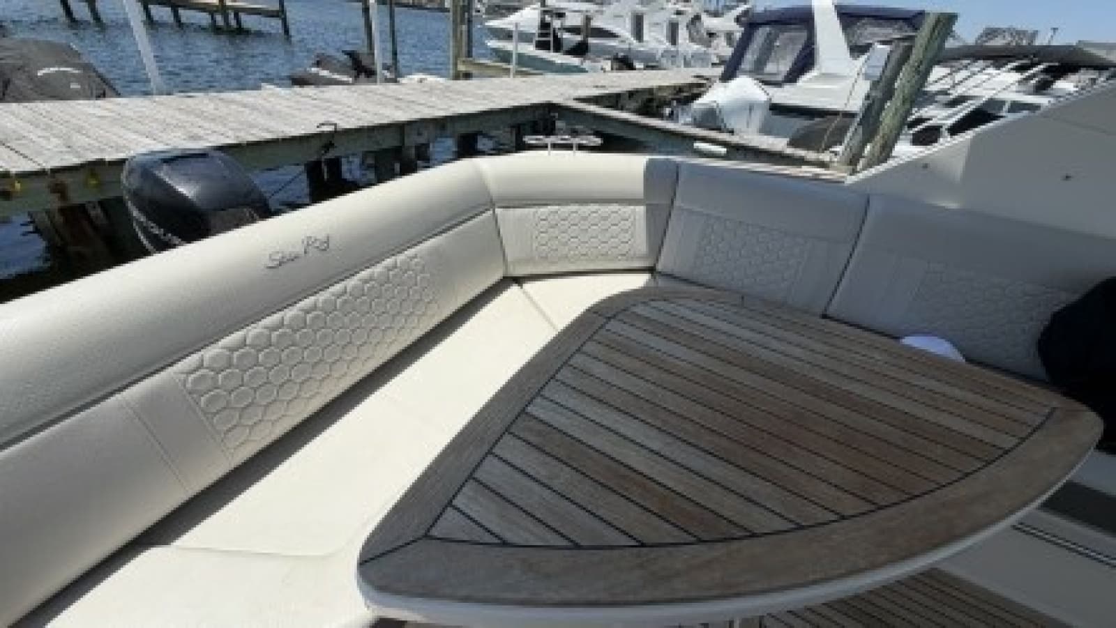 2021 Sea Ray Sundancer 320 Outboard - Photo 32