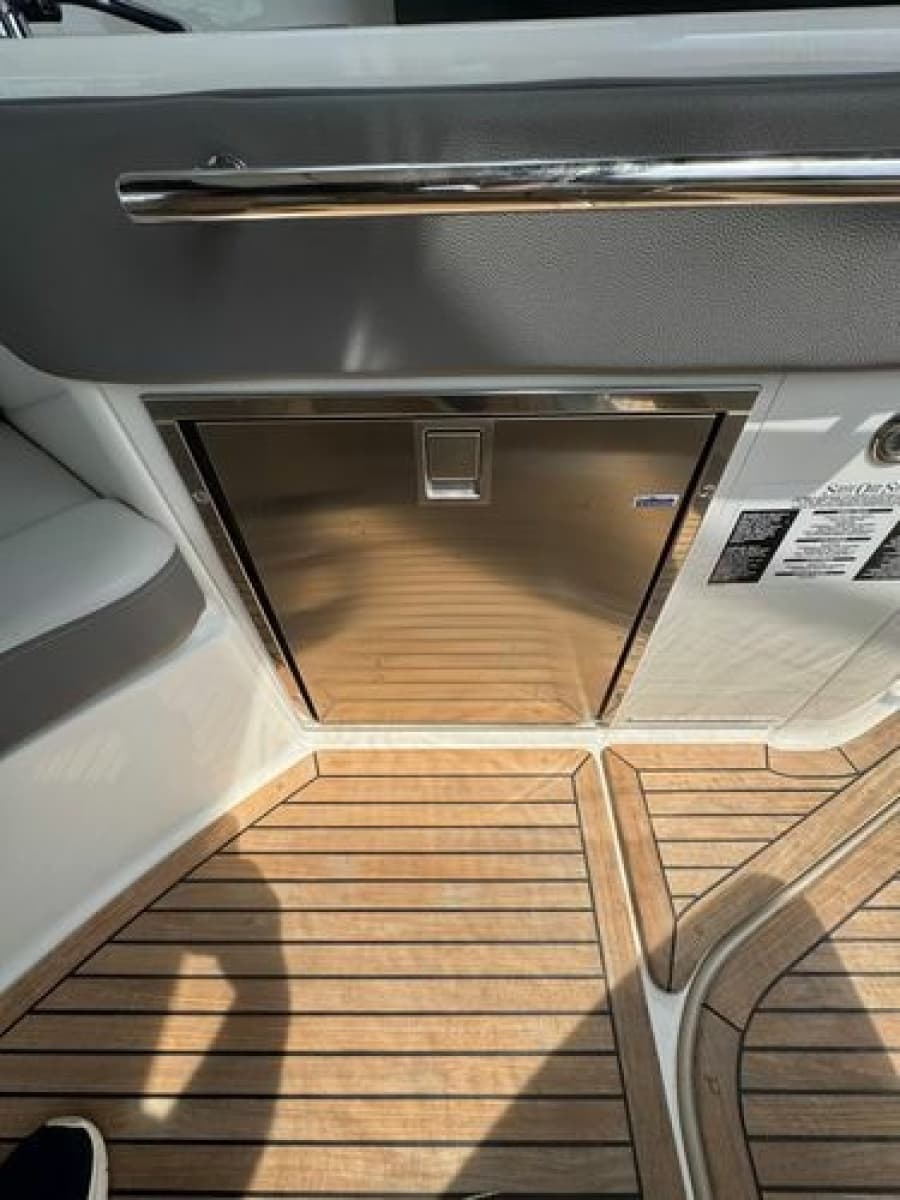 2021 Sea Ray Sundancer 320 Outboard - Photo 11