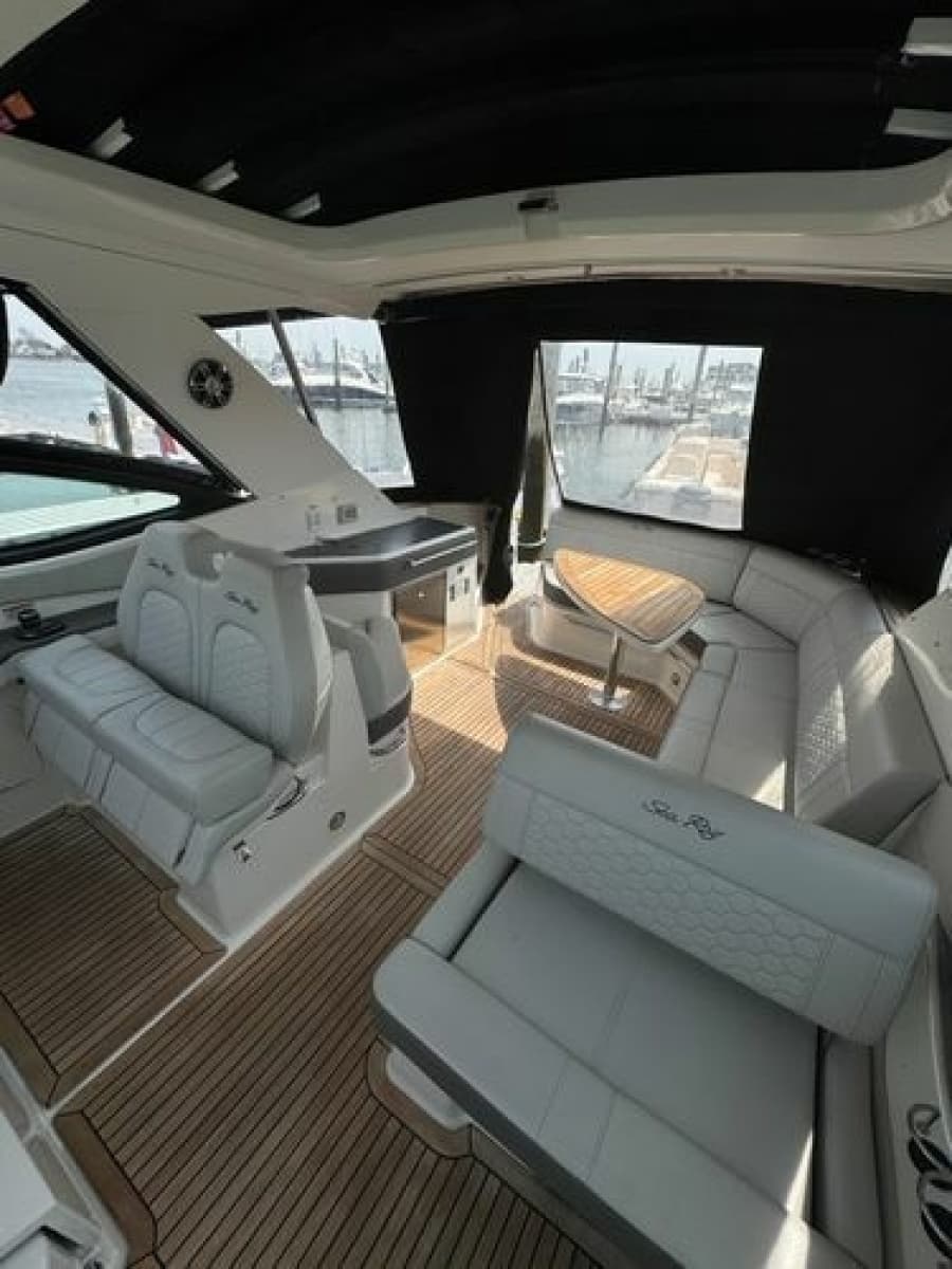 2021 Sea Ray Sundancer 320 Outboard - Photo 14