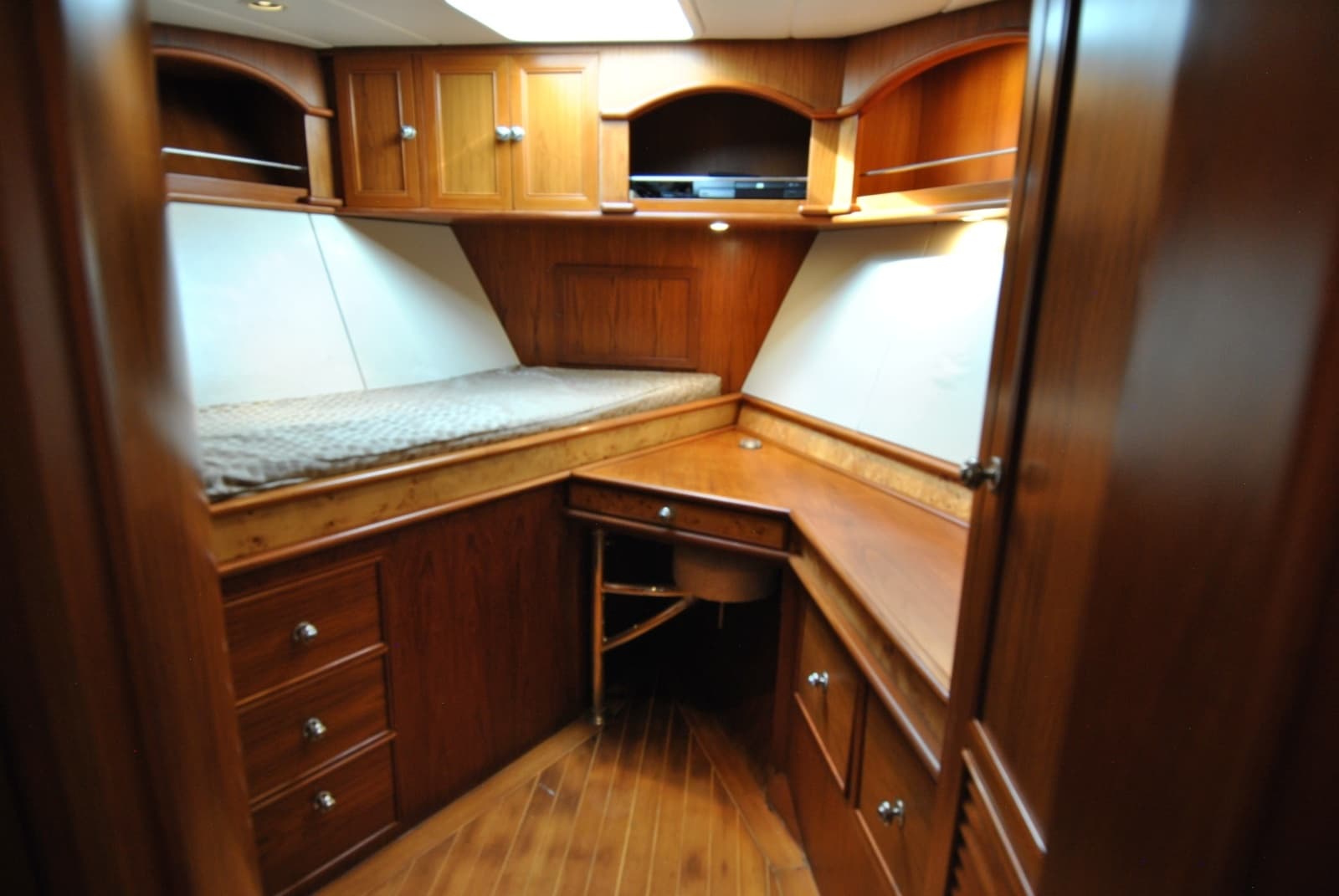 2002 Grand Alaskan Raised Pilothouse - Photo 34