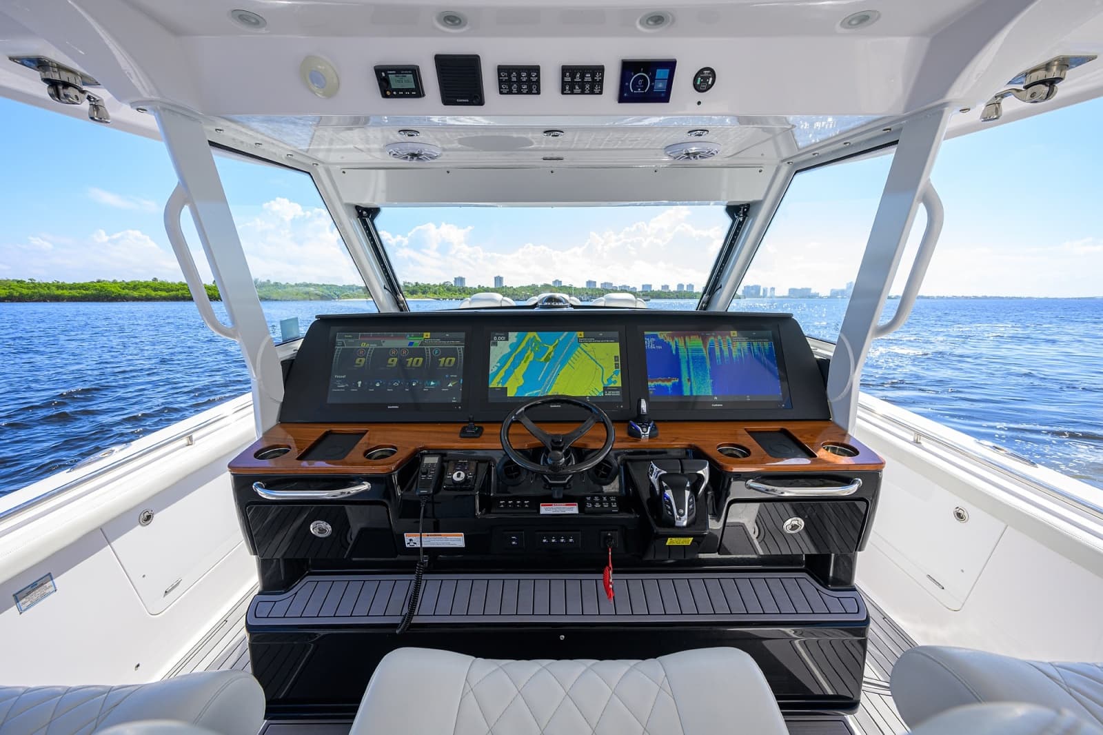 2024 Everglades 455 Center Console - Photo 2