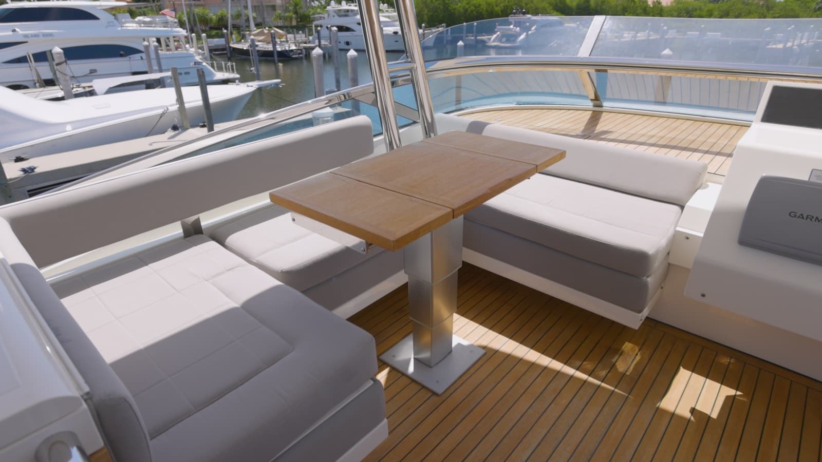 2014 Fairline Squadron - Photo 9