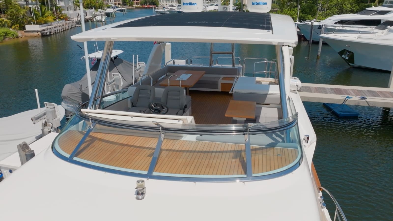 2014 Fairline Squadron - Photo 11