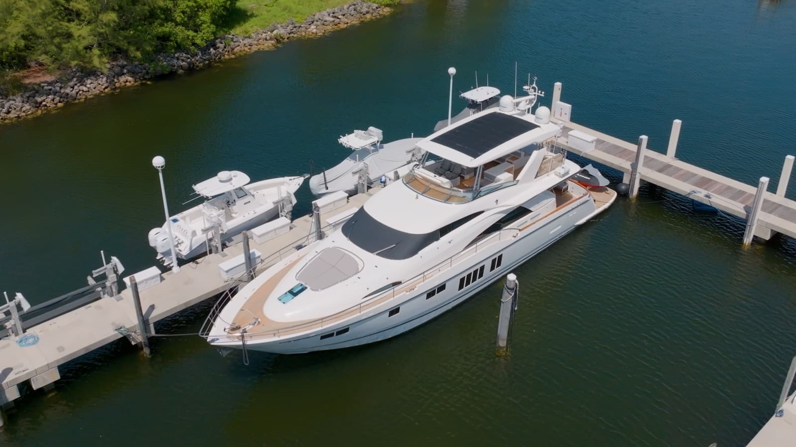 2014 Fairline Squadron - Photo 3