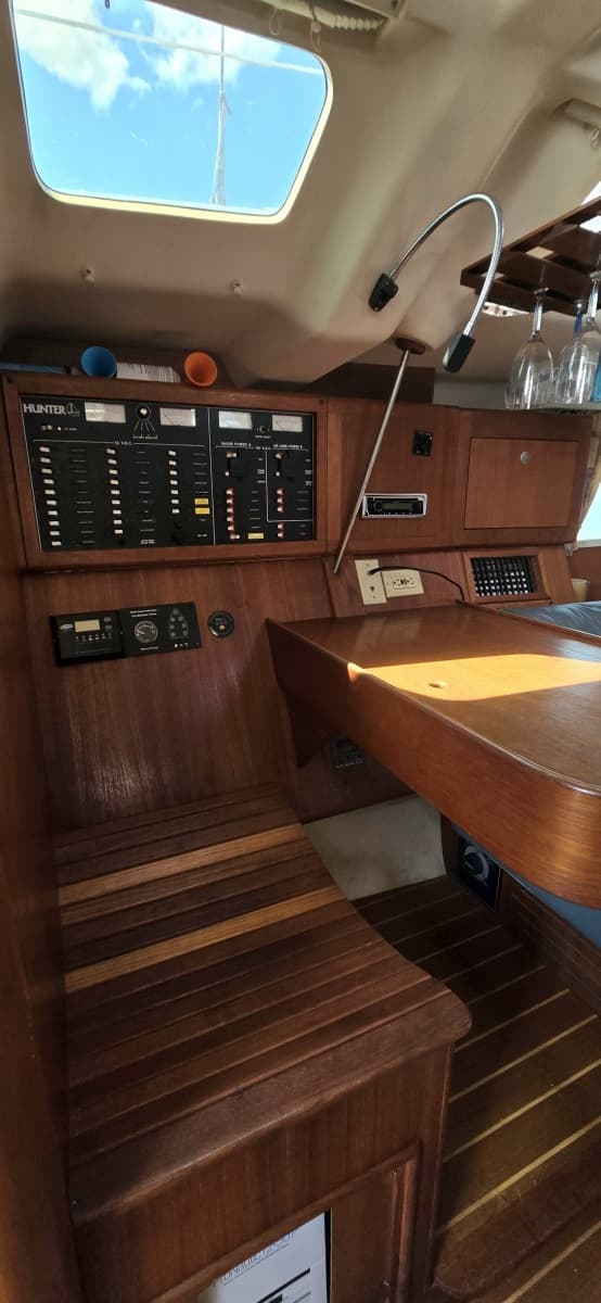1998 Hunter 410 - Photo 32