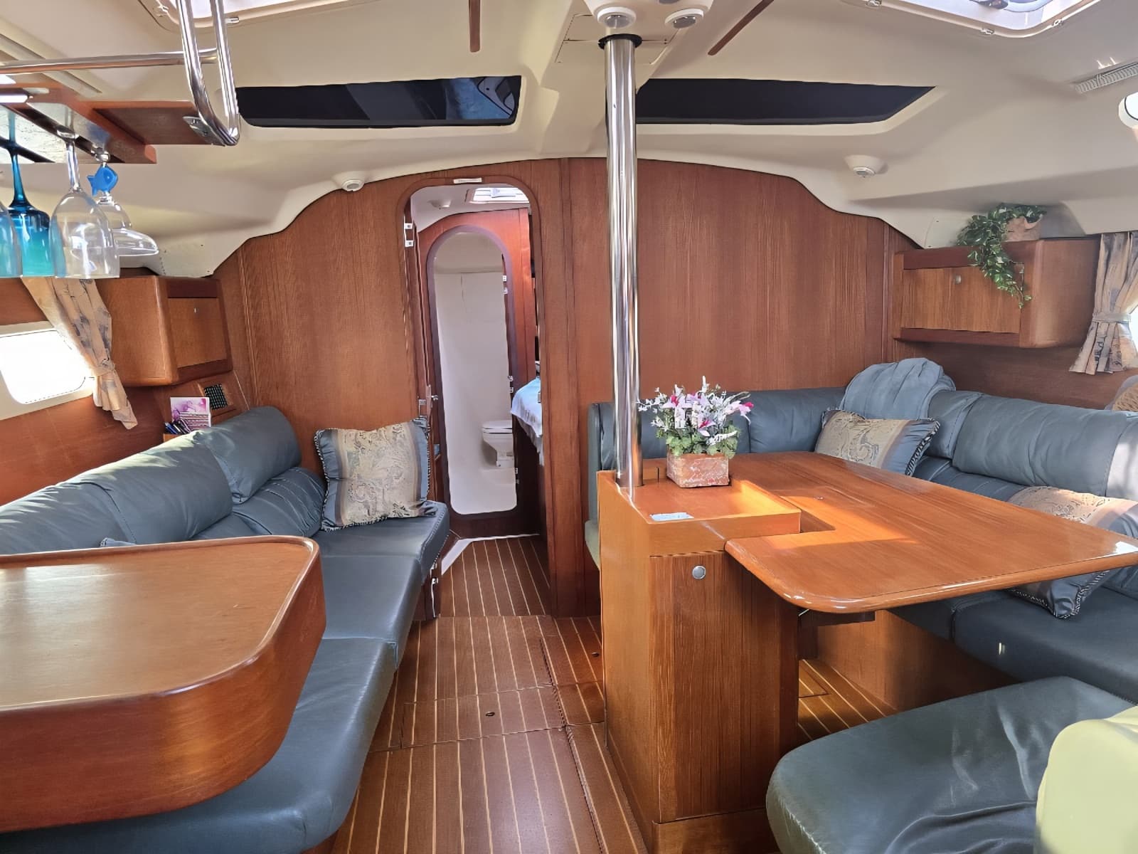1998 Hunter 410 - Photo 6