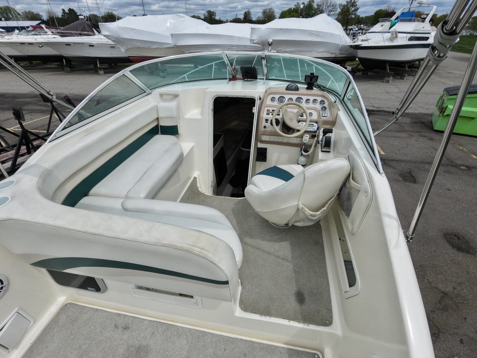 1998 Rinker 266 Fiesta Vee - Photo 32