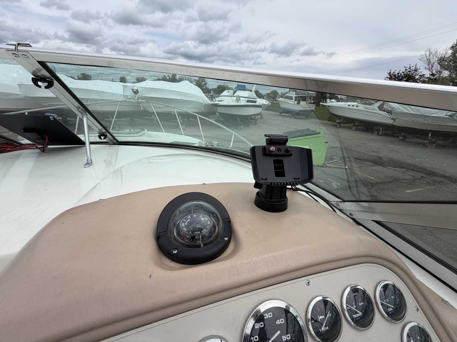 1998 Rinker 266 Fiesta Vee - Photo 38
