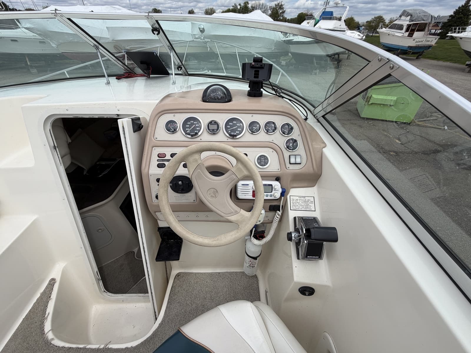 1998 Rinker 266 Fiesta Vee - Photo 33