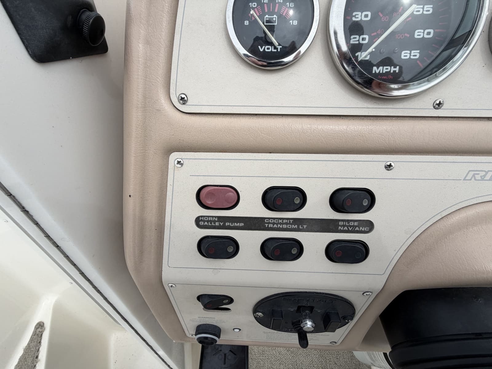 1998 Rinker 266 Fiesta Vee - Photo 36